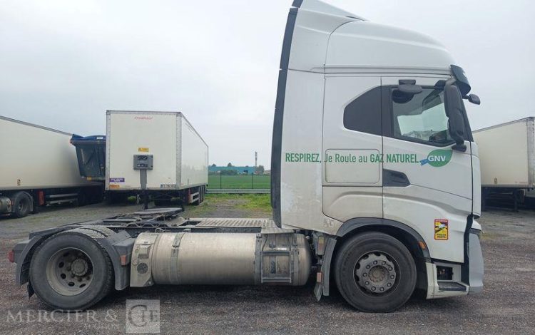 IVECO S-WAY 460  – GAZ – PTRA : 44 TONNES – 753110 KMS – ANNEE 2021 BLANC FZ-059-RV