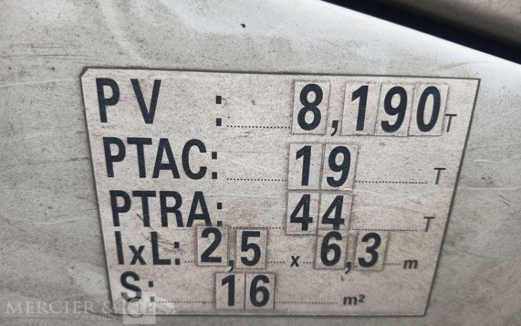 IVECO S-WAY 460  – GAZ – PTRA : 44 TONNES – 753110 KMS – ANNEE 2021 BLANC FZ-059-RV