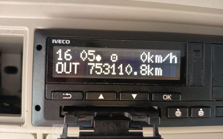IVECO S-WAY 460  – GAZ – PTRA : 44 TONNES – 753110 KMS – ANNEE 2021 BLANC FZ-059-RV
