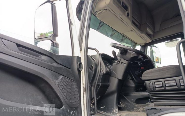 IVECO S-WAY 460  – GAZ – PTRA : 44 TONNES – 753110 KMS – ANNEE 2021 BLANC FZ-059-RV