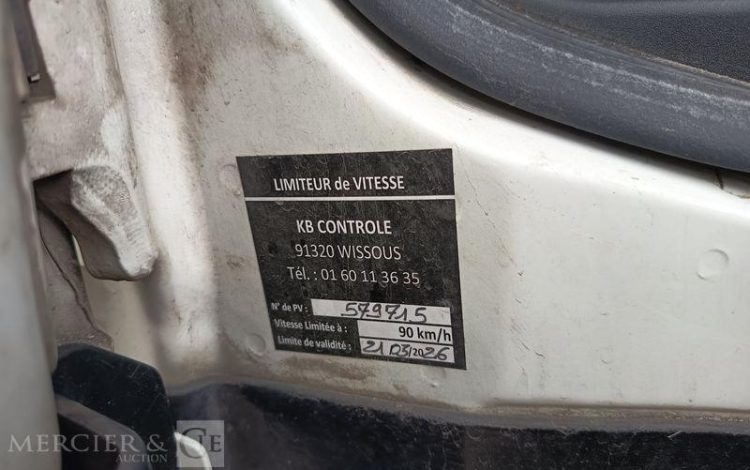 IVECO S-WAY 460  – GAZ – PTRA : 44 TONNES – 753110 KMS – ANNEE 2021 BLANC FZ-059-RV