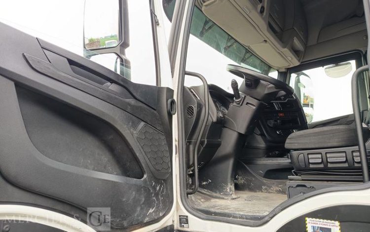IVECO S-WAY 460  – GAZ – PTRA : 44 TONNES – 753110 KMS – ANNEE 2021 BLANC FZ-059-RV