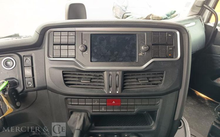 IVECO S-WAY 460  – GAZ – PTRA : 44 TONNES – 753110 KMS – ANNEE 2021 BLANC FZ-059-RV