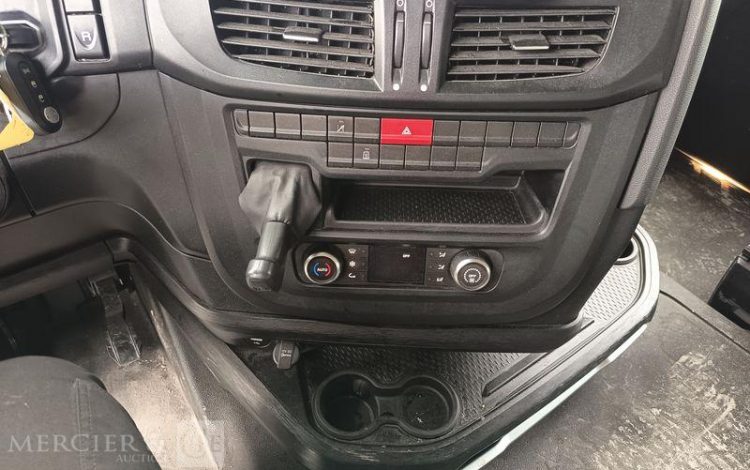 IVECO S-WAY 460  – GAZ – PTRA : 44 TONNES – 753110 KMS – ANNEE 2021 BLANC FZ-059-RV