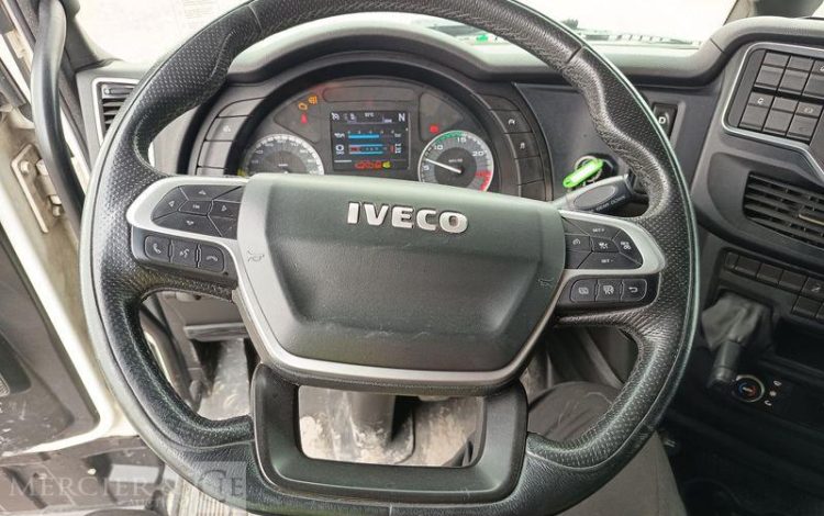 IVECO S-WAY 460  – GAZ – PTRA : 44 TONNES – 753110 KMS – ANNEE 2021 BLANC FZ-059-RV