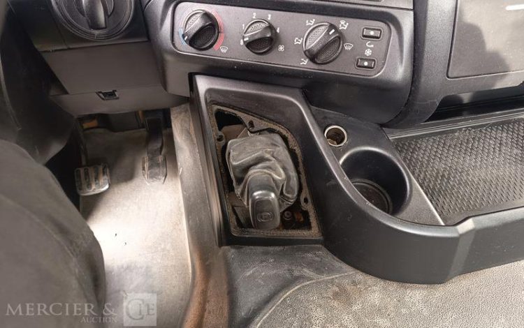 IVECO S-WAY 460  – GAZ – PTRA : 44 TONNES – 753110 KMS – ANNEE 2021 BLANC FZ-059-RV