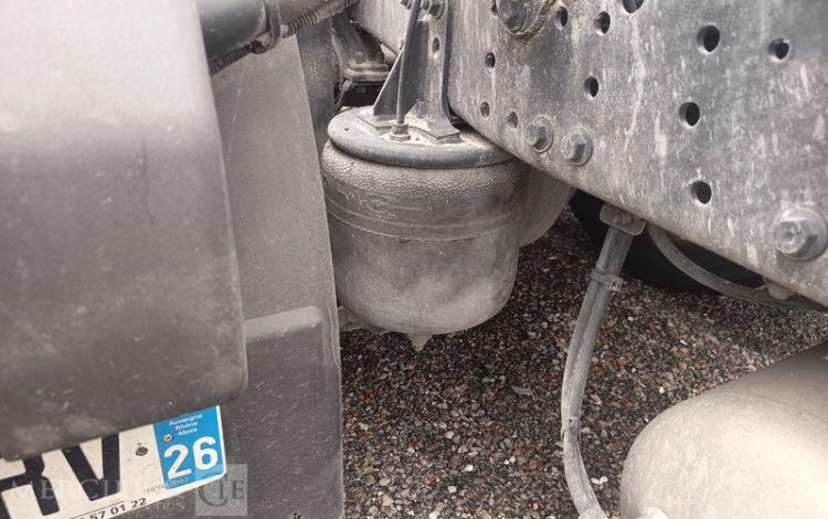 IVECO S-WAY 460  – GAZ – PTRA : 44 TONNES – 753110 KMS – ANNEE 2021 BLANC FZ-059-RV