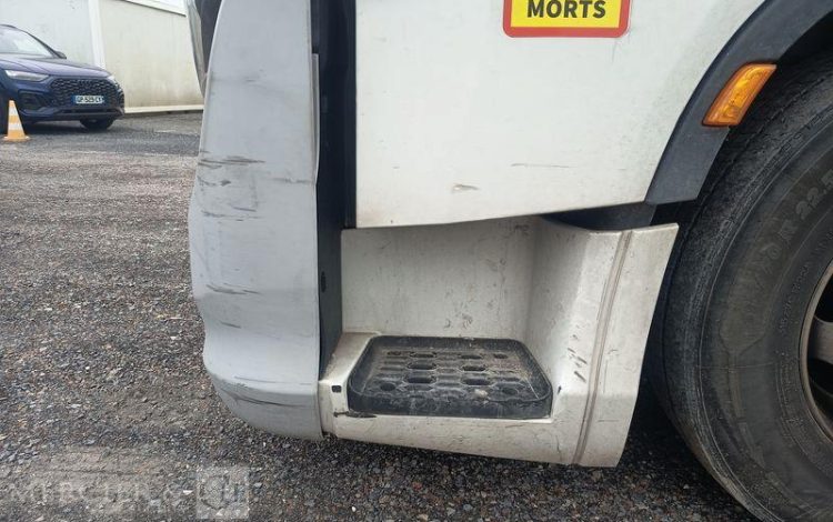 IVECO S-WAY 460  – GAZ – PTRA : 44 TONNES – 753110 KMS – ANNEE 2021 BLANC FZ-059-RV