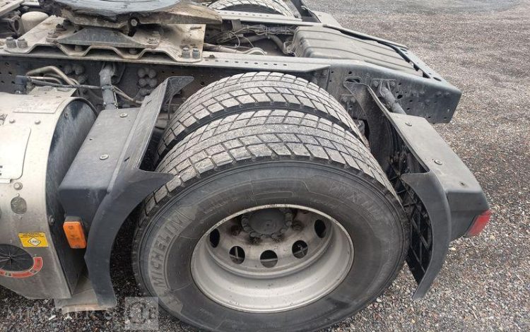 IVECO S-WAY 460  – GAZ – PTRA : 44 TONNES – 753110 KMS – ANNEE 2021 BLANC FZ-059-RV