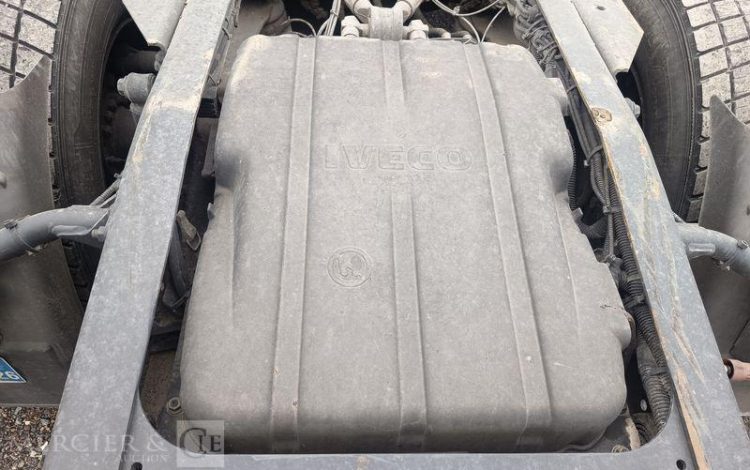 IVECO S-WAY 460  – GAZ – PTRA : 44 TONNES – 753110 KMS – ANNEE 2021 BLANC FZ-059-RV