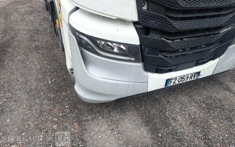 IVECO S-WAY 460  – GAZ – PTRA : 44 TONNES – 753110 KMS – ANNEE 2021 BLANC FZ-059-RV