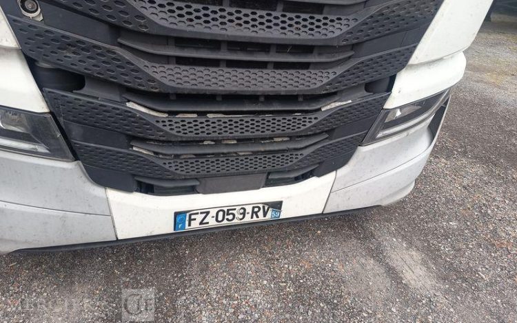 IVECO S-WAY 460  – GAZ – PTRA : 44 TONNES – 753110 KMS – ANNEE 2021 BLANC FZ-059-RV