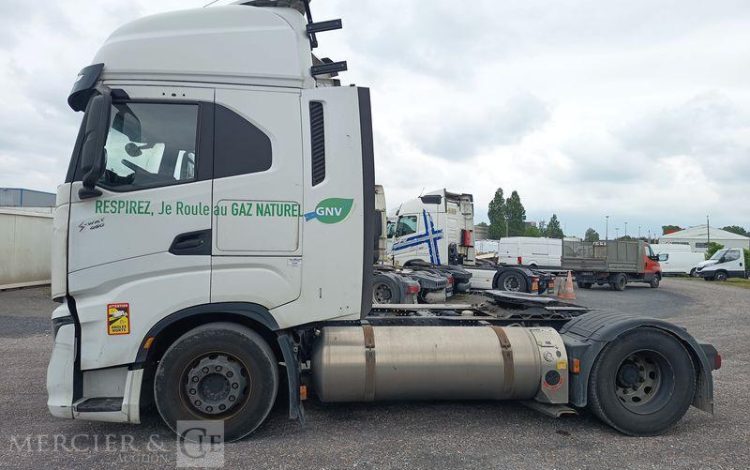 IVECO S-WAY 460 – GAZ – PTRA : 44 TONNES – 855908 KMS – ANNEE 2021 BLANC FZ-463-KL