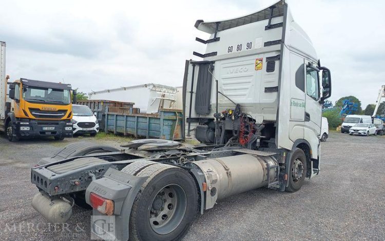 IVECO S-WAY 460 – GAZ – PTRA : 44 TONNES – 855908 KMS – ANNEE 2021 BLANC FZ-463-KL
