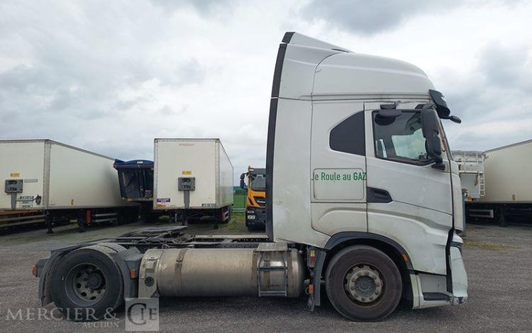 IVECO S-WAY 460 – GAZ – PTRA : 44 TONNES – 855908 KMS – ANNEE 2021 BLANC FZ-463-KL