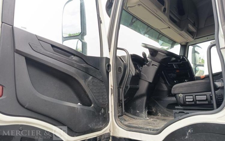 IVECO S-WAY 460 – GAZ – PTRA : 44 TONNES – 855908 KMS – ANNEE 2021 BLANC FZ-463-KL