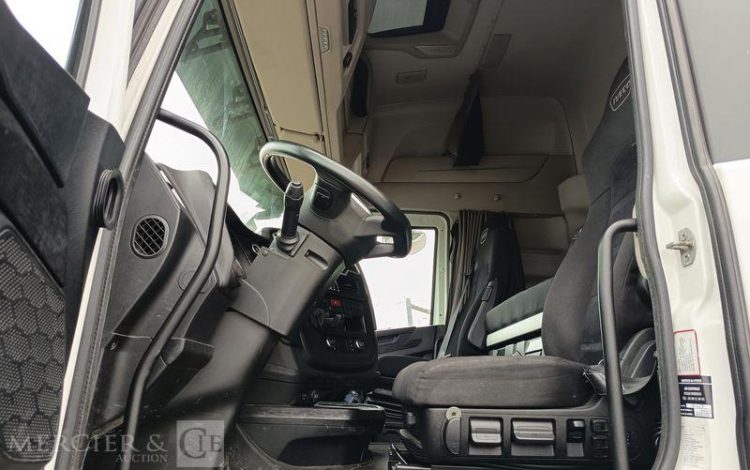 IVECO S-WAY 460 – GAZ – PTRA : 44 TONNES – 855908 KMS – ANNEE 2021 BLANC FZ-463-KL