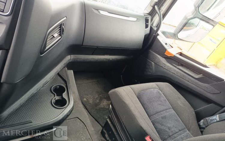 IVECO S-WAY 460 – GAZ – PTRA : 44 TONNES – 855908 KMS – ANNEE 2021 BLANC FZ-463-KL