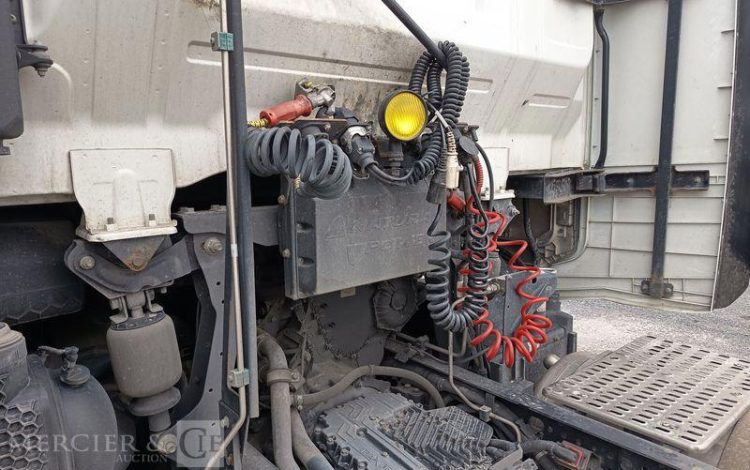 IVECO S-WAY 460 – GAZ – PTRA : 44 TONNES – 855908 KMS – ANNEE 2021 BLANC FZ-463-KL