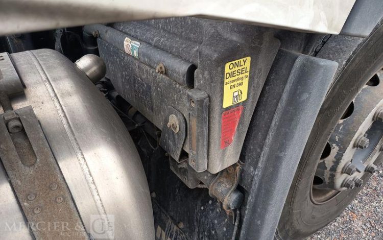 IVECO S-WAY 460 – GAZ – PTRA : 44 TONNES – 855908 KMS – ANNEE 2021 BLANC FZ-463-KL