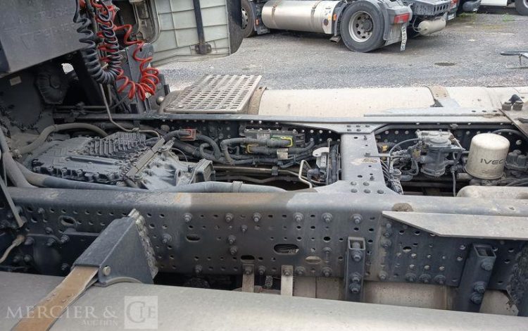 IVECO S-WAY 460 – GAZ – PTRA : 44 TONNES – 855908 KMS – ANNEE 2021 BLANC FZ-463-KL