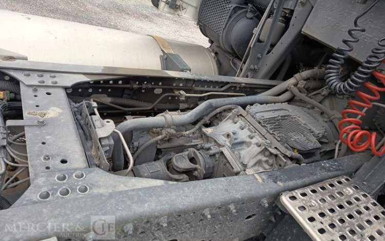 IVECO S-WAY 460 – GAZ – PTRA : 44 TONNES – 855908 KMS – ANNEE 2021 BLANC FZ-463-KL