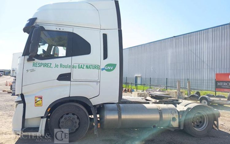 IVECO S-WAY 460 – GAZ – PTRA : 44 TONNES – 738632 KMS – ANNEE 2021 BLANC FZ-647-VL