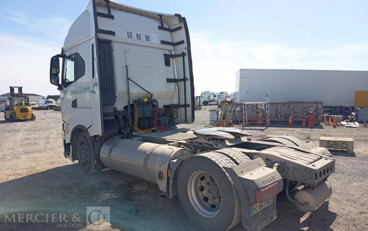 IVECO S-WAY 460 – GAZ – PTRA : 44 TONNES – 738632 KMS – ANNEE 2021 BLANC FZ-647-VL