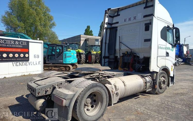 IVECO S-WAY 460 – GAZ – PTRA : 44 TONNES – 738632 KMS – ANNEE 2021 BLANC FZ-647-VL