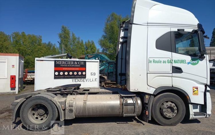IVECO S-WAY 460 – GAZ – PTRA : 44 TONNES – 738632 KMS – ANNEE 2021 BLANC FZ-647-VL