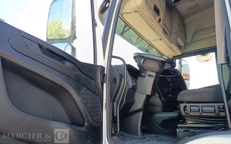 IVECO S-WAY 460 – GAZ – PTRA : 44 TONNES – 738632 KMS – ANNEE 2021 BLANC FZ-647-VL