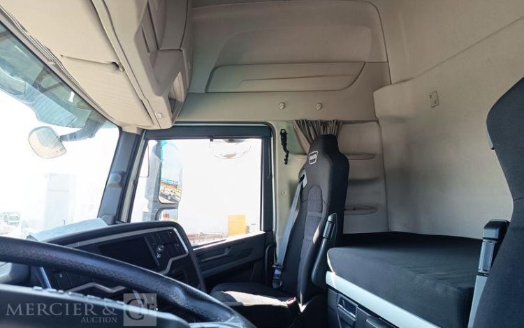 IVECO S-WAY 460 – GAZ – PTRA : 44 TONNES – 738632 KMS – ANNEE 2021 BLANC FZ-647-VL
