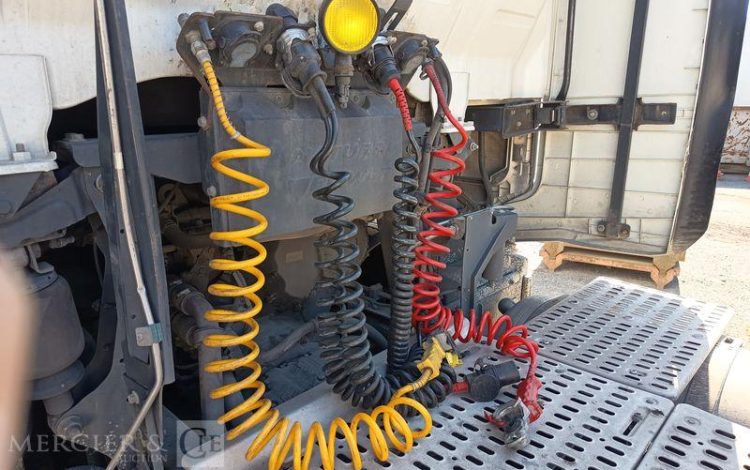 IVECO S-WAY 460 – GAZ – PTRA : 44 TONNES – 738632 KMS – ANNEE 2021 BLANC FZ-647-VL