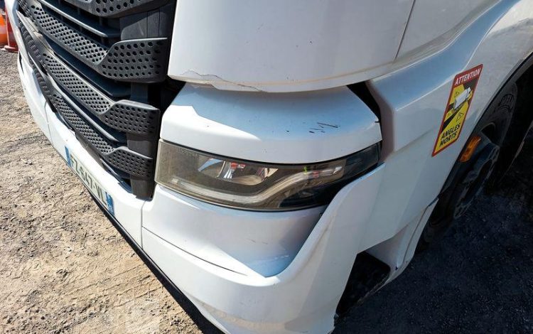 IVECO S-WAY 460 – GAZ – PTRA : 44 TONNES – 738632 KMS – ANNEE 2021 BLANC FZ-647-VL