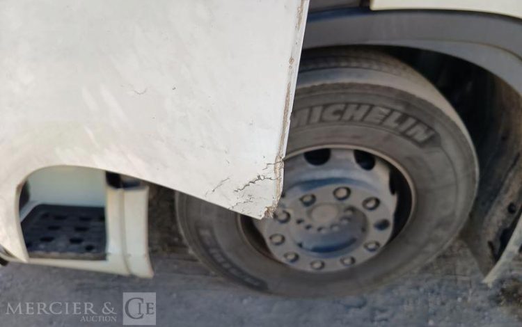 IVECO S-WAY 460 – GAZ – PTRA : 44 TONNES – 738632 KMS – ANNEE 2021 BLANC FZ-647-VL