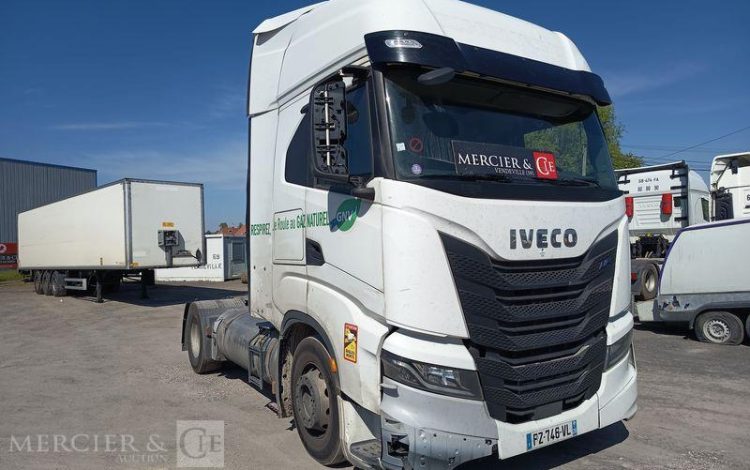 IVECO S-WAY 460 – GAZ – PTRA : 44 TONNES – 842260 KMS – ANNEE 2021 BLANC FZ-746-VL