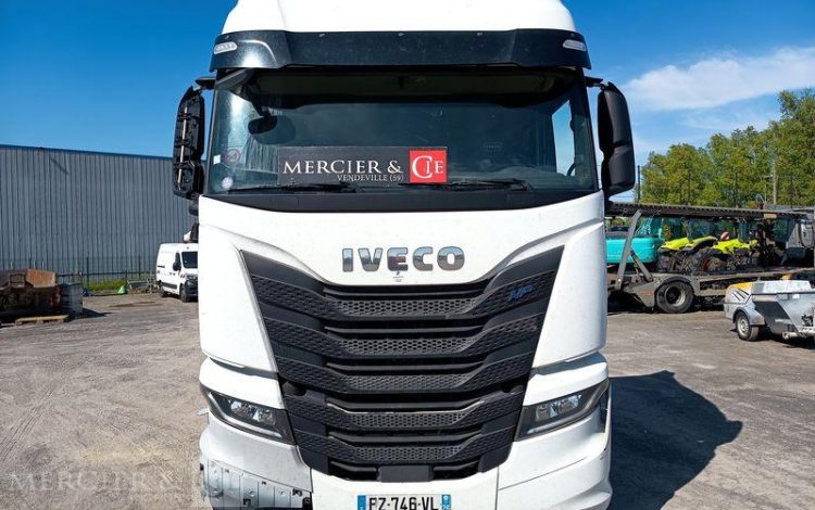 IVECO S-WAY 460 – GAZ – PTRA : 44 TONNES – 842260 KMS – ANNEE 2021 BLANC FZ-746-VL