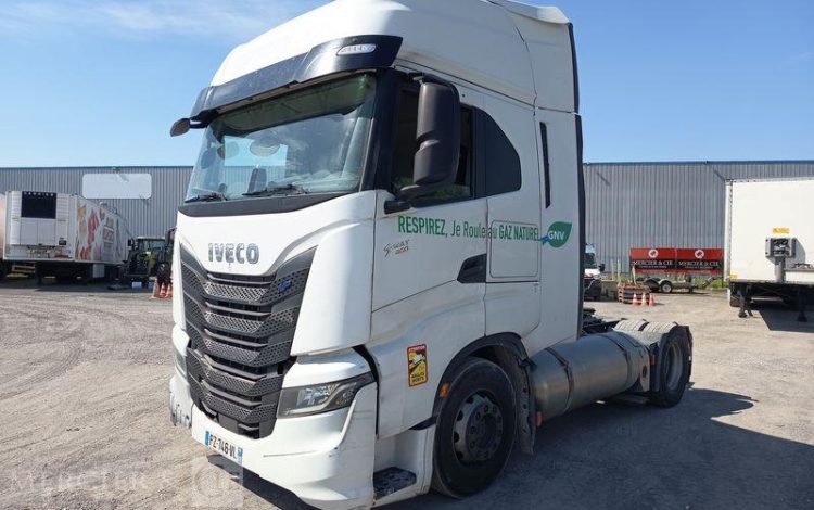 IVECO S-WAY 460 – GAZ – PTRA : 44 TONNES – 842260 KMS – ANNEE 2021 BLANC FZ-746-VL