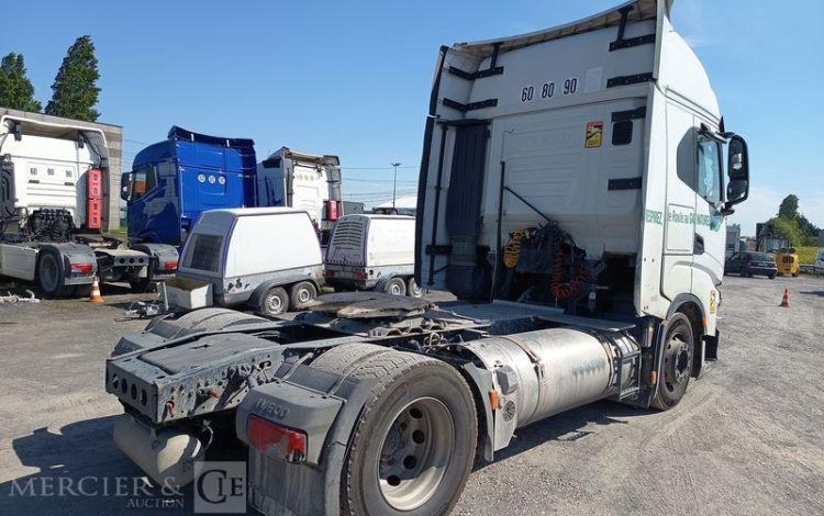 IVECO S-WAY 460 – GAZ – PTRA : 44 TONNES – 842260 KMS – ANNEE 2021 BLANC FZ-746-VL