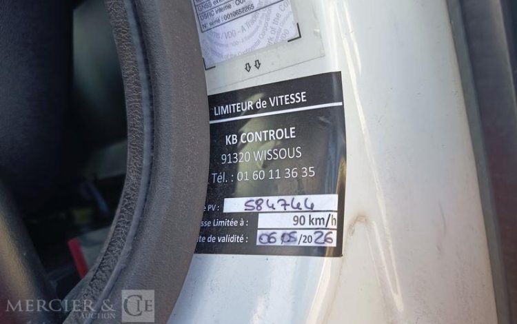 IVECO S-WAY 460 – GAZ – PTRA : 44 TONNES – 842260 KMS – ANNEE 2021 BLANC FZ-746-VL