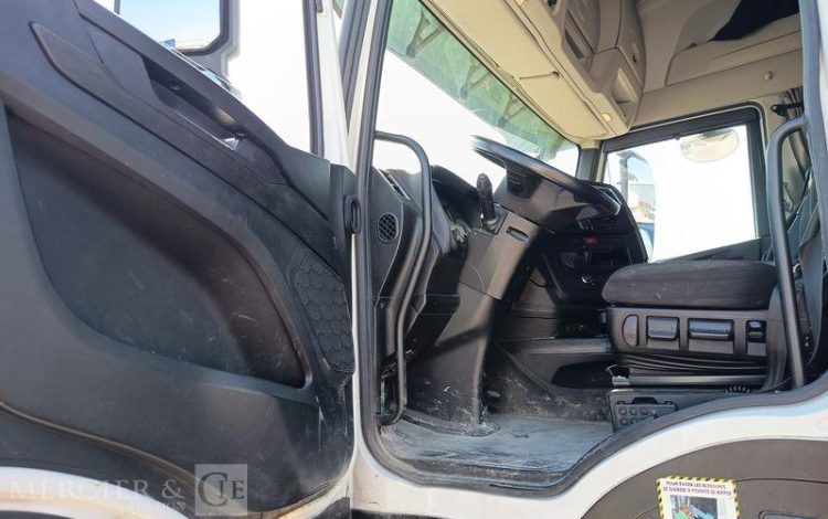 IVECO S-WAY 460 – GAZ – PTRA : 44 TONNES – 842260 KMS – ANNEE 2021 BLANC FZ-746-VL