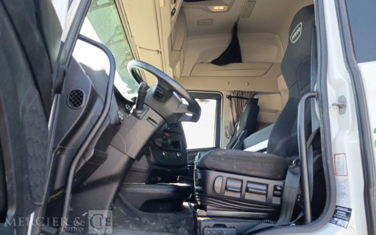 IVECO S-WAY 460 – GAZ – PTRA : 44 TONNES – 842260 KMS – ANNEE 2021 BLANC FZ-746-VL