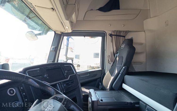 IVECO S-WAY 460 – GAZ – PTRA : 44 TONNES – 842260 KMS – ANNEE 2021 BLANC FZ-746-VL