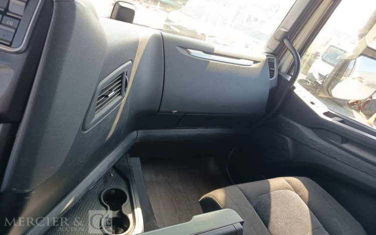 IVECO S-WAY 460 – GAZ – PTRA : 44 TONNES – 842260 KMS – ANNEE 2021 BLANC FZ-746-VL