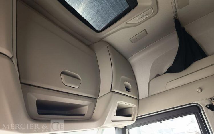 IVECO S-WAY 460 – GAZ – PTRA : 44 TONNES – 842260 KMS – ANNEE 2021 BLANC FZ-746-VL