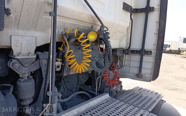 IVECO S-WAY 460 – GAZ – PTRA : 44 TONNES – 842260 KMS – ANNEE 2021 BLANC FZ-746-VL