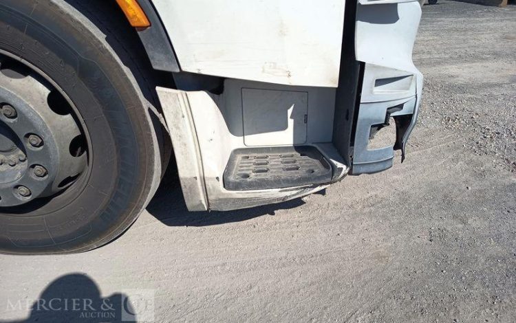 IVECO S-WAY 460 – GAZ – PTRA : 44 TONNES – 842260 KMS – ANNEE 2021 BLANC FZ-746-VL