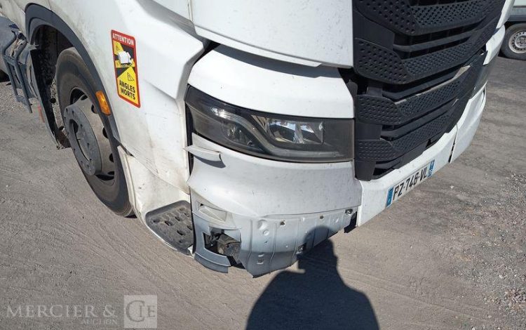 IVECO S-WAY 460 – GAZ – PTRA : 44 TONNES – 842260 KMS – ANNEE 2021 BLANC FZ-746-VL