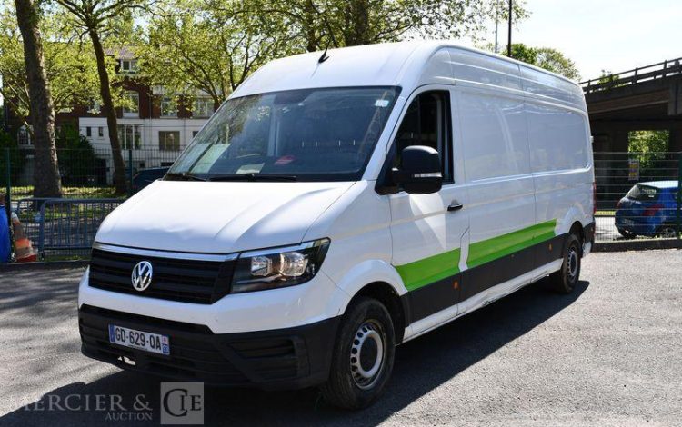 VOLKSWAGEN  BLANC GD-629-QA