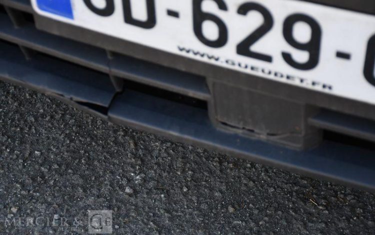VOLKSWAGEN  BLANC GD-629-QA